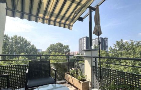 Dachterrasse mit Markise Helle Wohnung in Berlin Lichtenberg